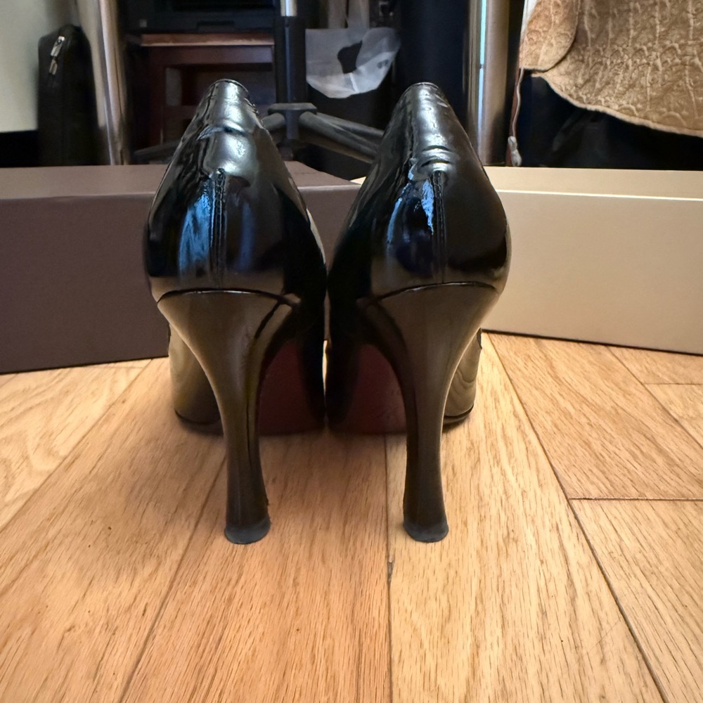 Louis Vuitton Black Patent Heels with Gold Accents - Picture 4 of 7